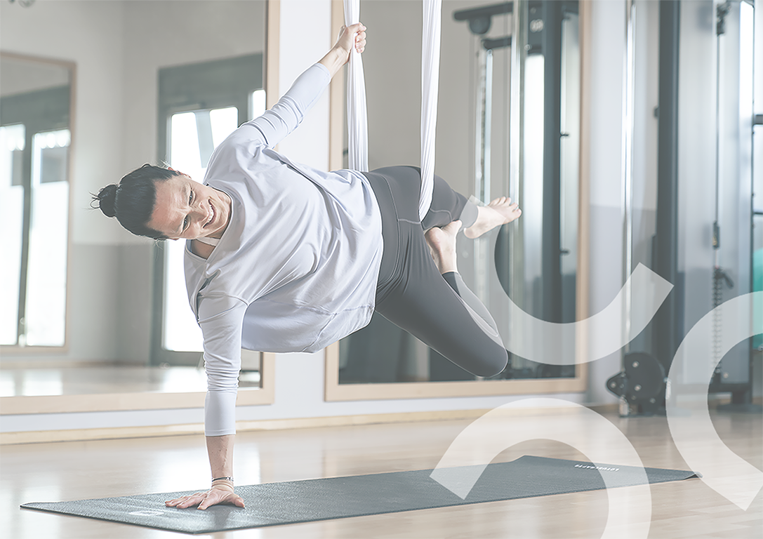 Free Floating Aerial Yoga mit Simone Egger.